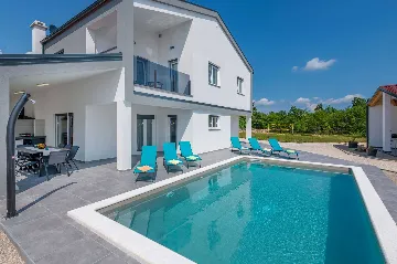 Villa in Svetvinčenat with Private Pool (8 Guests)