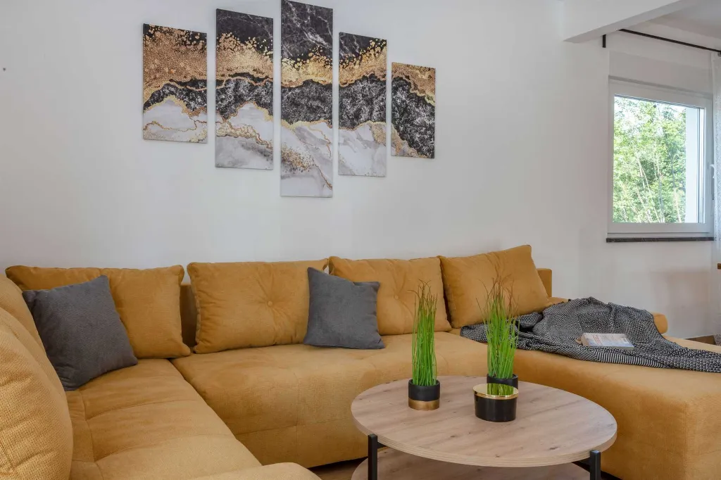 Villa in Svetvinčenat with Private Pool (8 Guests)