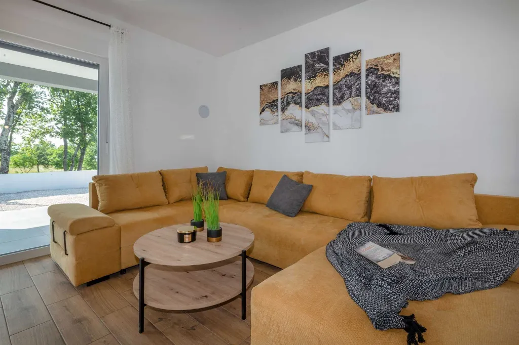 Villa in Svetvinčenat with Private Pool (8 Guests)