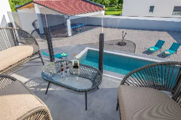Villa in Svetvinčenat with Private Pool (8 Guests)
