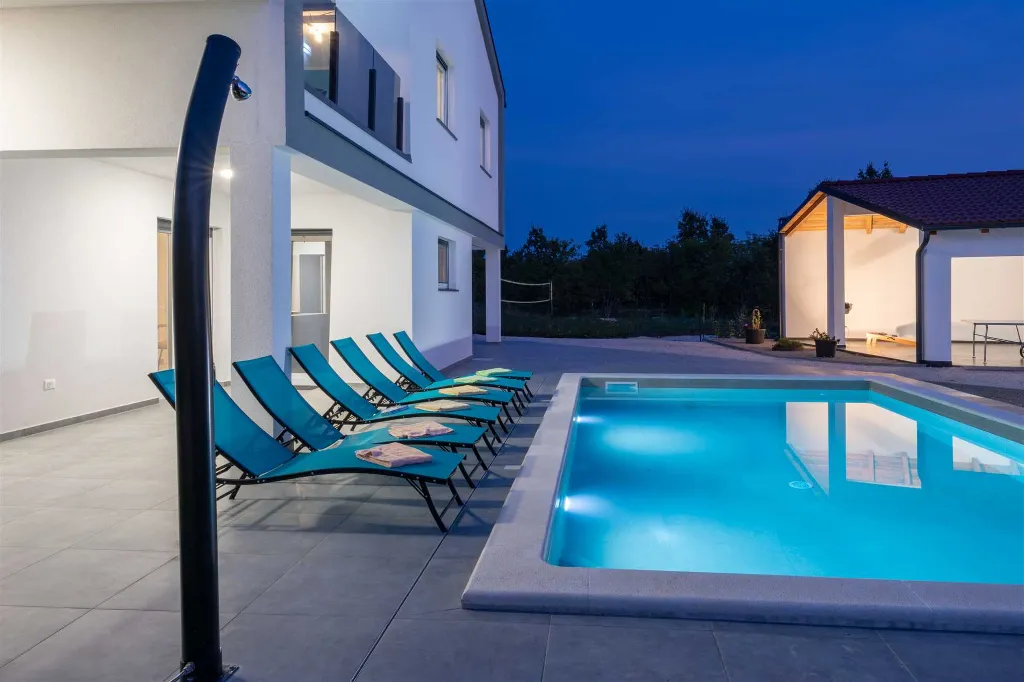 Villa in Svetvinčenat with Private Pool (8 Guests)