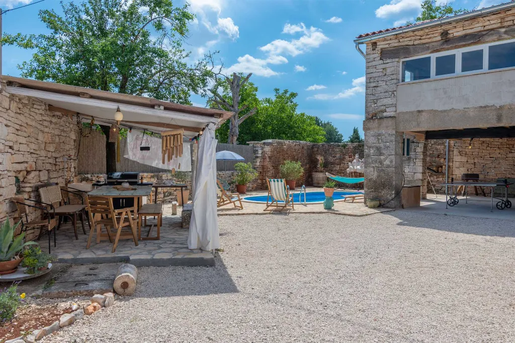3-Bedroom House in Pazin with Heated Pool