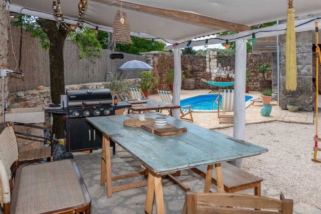 3-Bedroom House in Pazin with Heated Pool