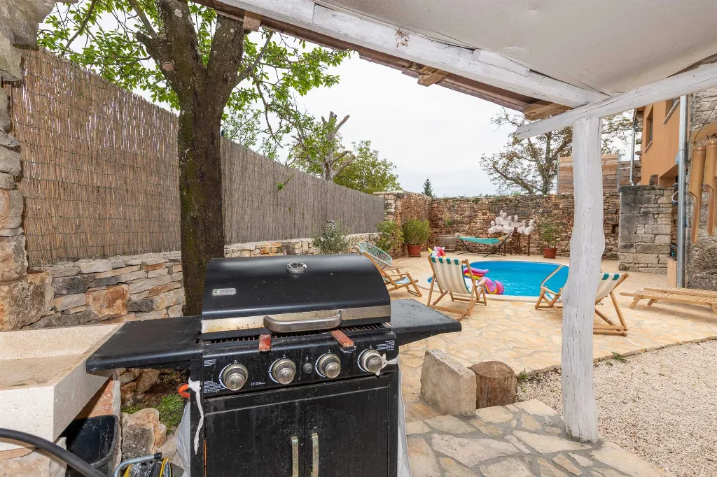3-Bedroom House in Pazin with Heated Pool