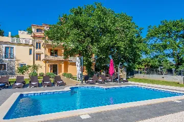 6-Bedroom Villa in Potpićan for 12 Guests