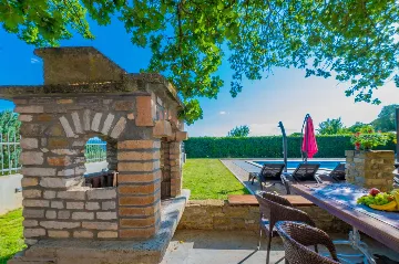 6-Bedroom Villa in Potpićan for 12 Guests