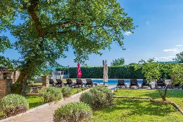 6-Bedroom Villa in Potpićan for 12 Guests