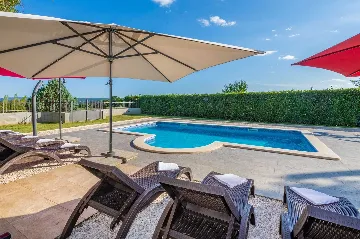 6-Bedroom Villa in Potpićan for 12 Guests