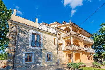6-Bedroom Villa in Potpićan for 12 Guests