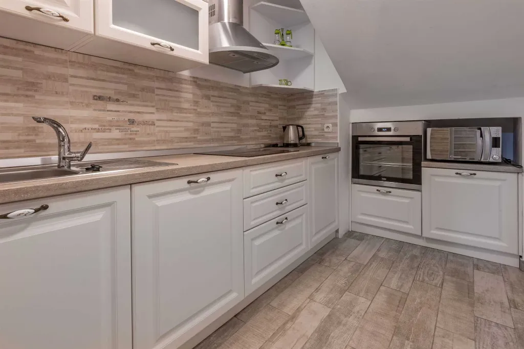 6-Bedroom Villa in Potpićan for 12 Guests