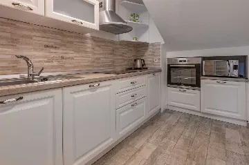 6-Bedroom Villa in Potpićan for 12 Guests