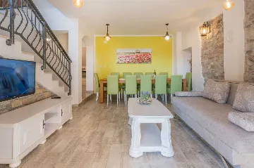 6-Bedroom Villa in Potpićan for 12 Guests