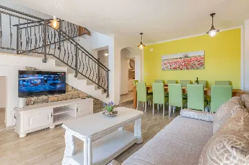 6-Bedroom Villa in Potpićan for 12 Guests