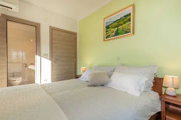 6-Bedroom Villa in Potpićan for 12 Guests