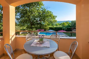 6-Bedroom Villa in Potpićan for 12 Guests