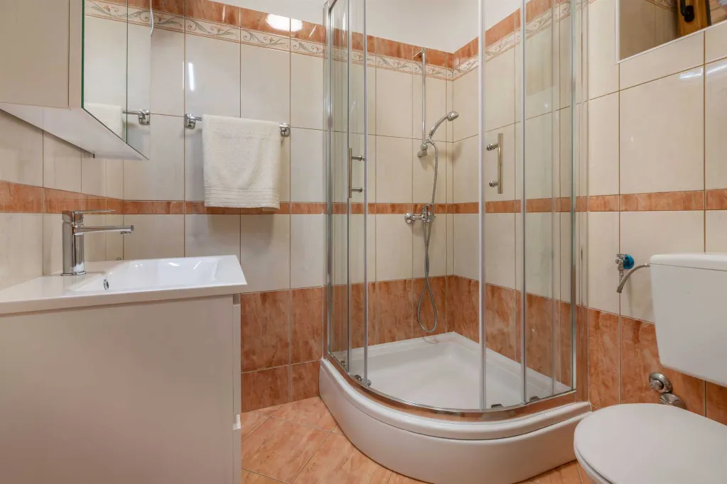 6-Bedroom Villa in Potpićan for 12 Guests