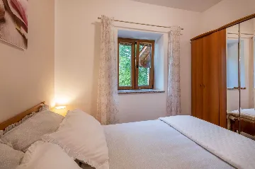 6-Bedroom Villa in Potpićan for 12 Guests