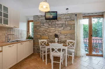 6-Bedroom Villa in Potpićan for 12 Guests