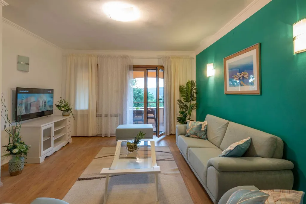 6-Bedroom Villa in Potpićan for 12 Guests