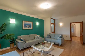 6-Bedroom Villa in Potpićan for 12 Guests