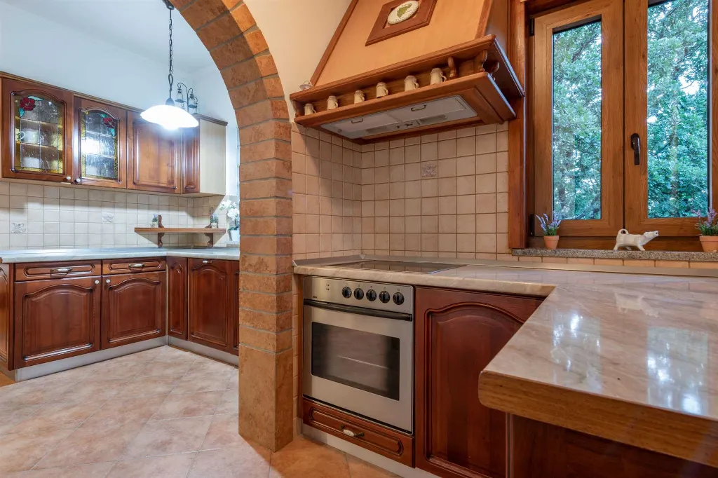 6-Bedroom Villa in Potpićan for 12 Guests