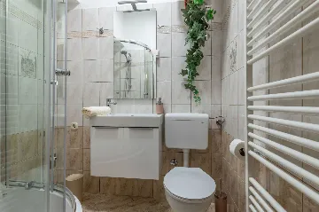 6-Bedroom Villa in Potpićan for 12 Guests