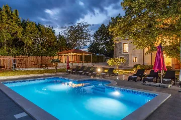 6-Bedroom Villa in Potpićan for 12 Guests