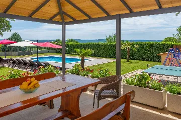 6-Bedroom Villa in Potpićan for 12 Guests