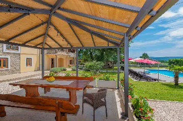 6-Bedroom Villa in Potpićan for 12 Guests