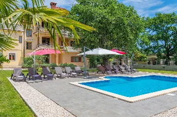 6-Bedroom Villa in Potpićan for 12 Guests