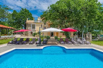 6-Bedroom Villa in Potpićan for 12 Guests