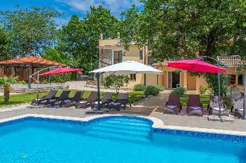 6-Bedroom Villa in Potpićan for 12 Guests