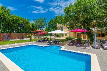 6-Bedroom Villa in Potpićan for 12 Guests