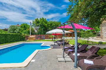 6-Bedroom Villa in Potpićan for 12 Guests