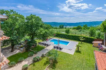 6-Bedroom Villa in Potpićan for 12 Guests