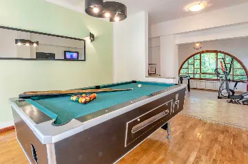 6-Bedroom Villa in Potpićan for 12 Guests