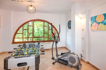 6-Bedroom Villa in Potpićan for 12 Guests