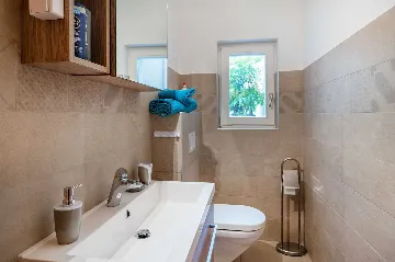 Ground-Floor Apartment in Vinkuran for 3 Guests