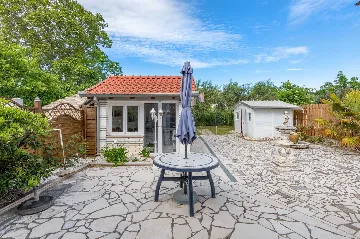 3-Bedroom Villa with Private Heated Pool in Pula