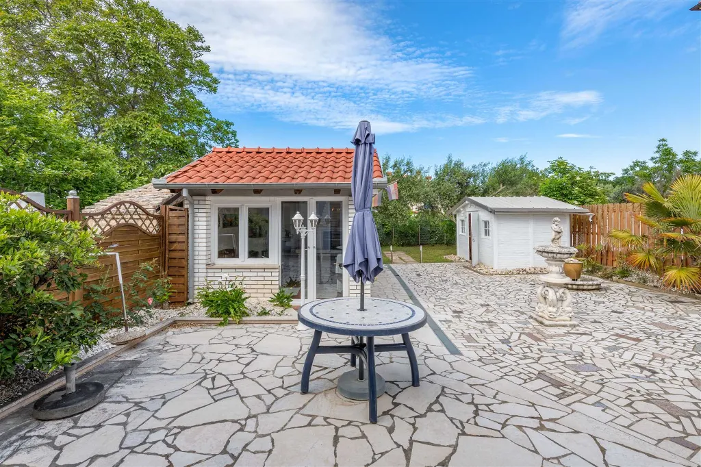 3-Bedroom Villa with Private Heated Pool in Pula