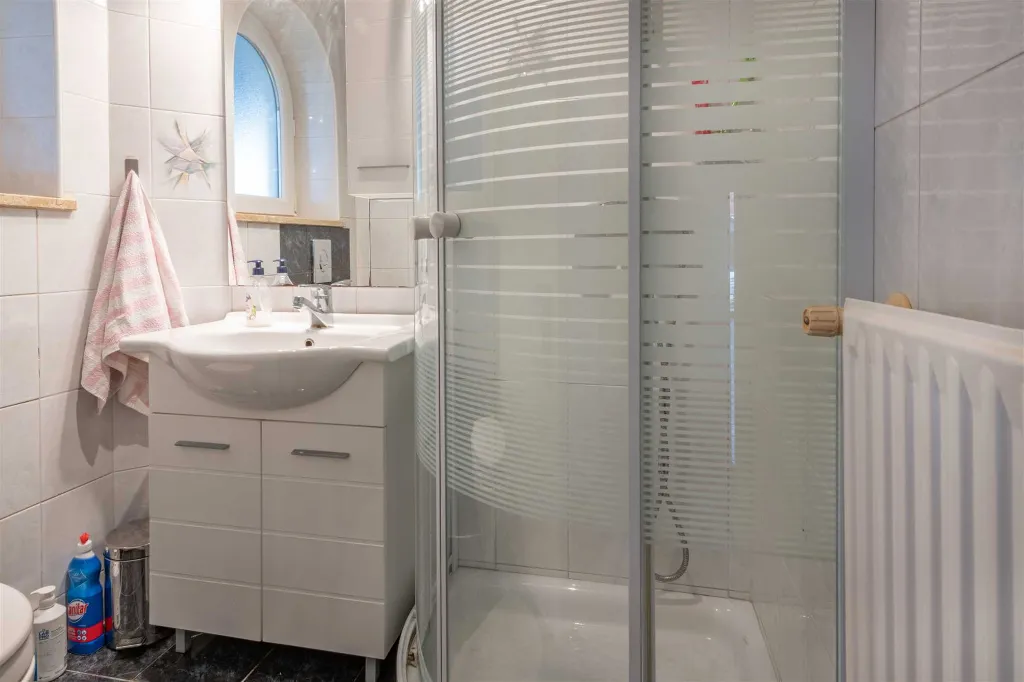 3-Bedroom Villa with Private Heated Pool in Pula