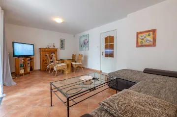 3-Bedroom Villa with Private Heated Pool in Pula