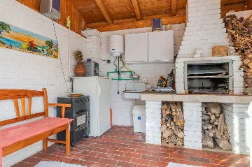 3-Bedroom Villa with Private Heated Pool in Pula