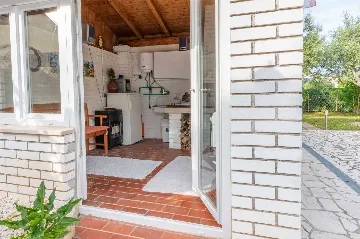 3-Bedroom Villa with Private Heated Pool in Pula