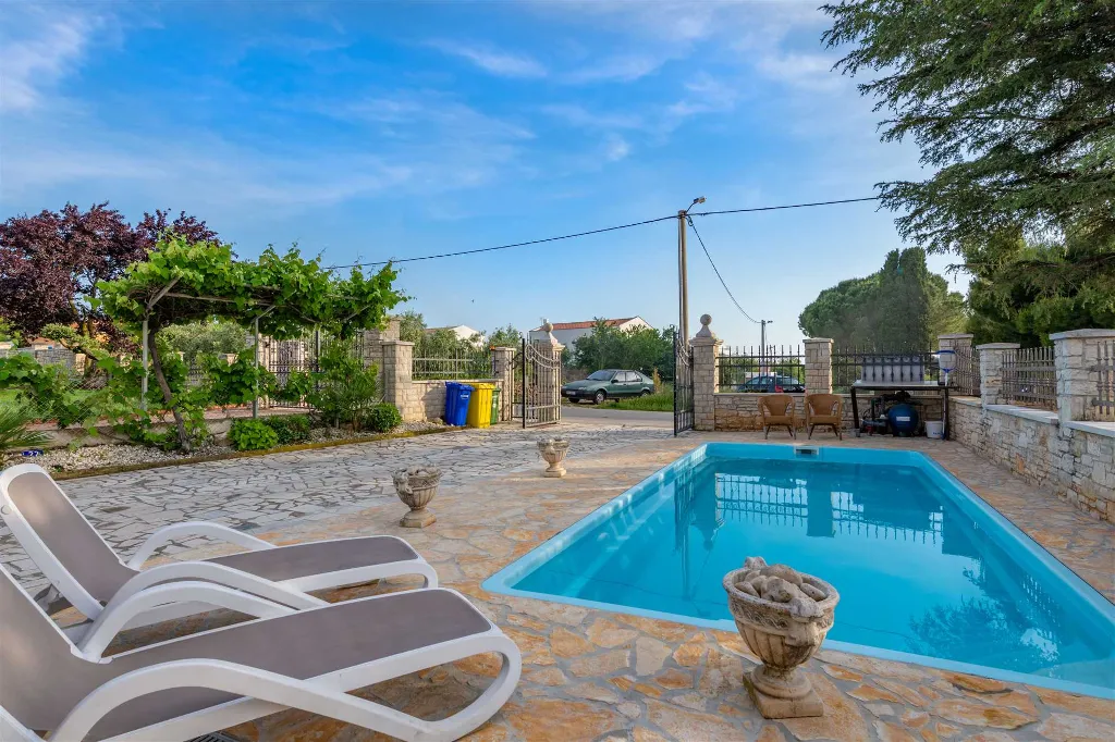3-Bedroom Villa with Private Heated Pool in Pula