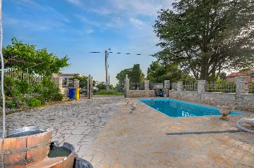 3-Bedroom Villa with Private Heated Pool in Pula