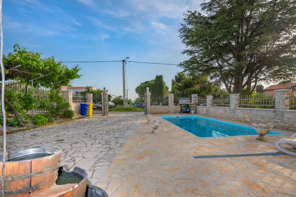 3-Bedroom Villa with Private Heated Pool in Pula