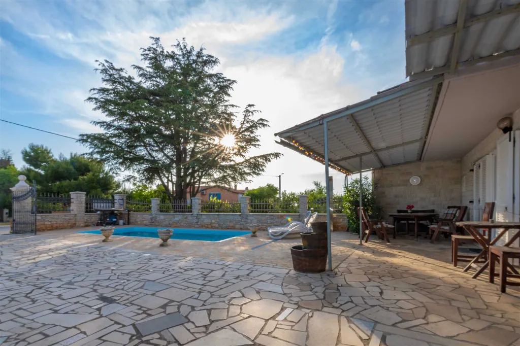 3-Bedroom Villa with Private Heated Pool in Pula