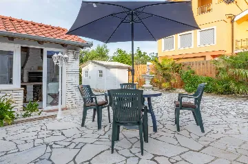 3-Bedroom Villa with Private Heated Pool in Pula