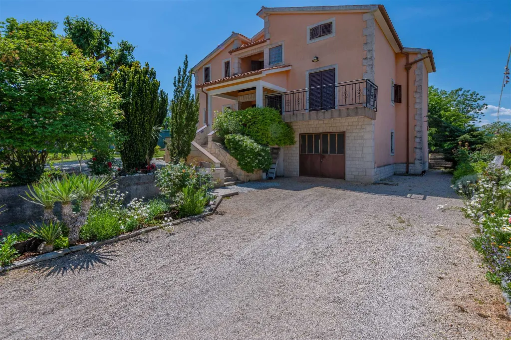 Nedešćina Villa for Up to 8 Guests with Private Pool
